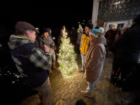 /album/oberbreidenbach-2024/warten-auf-das-christkind-am-dorfhaus-22-jpg/